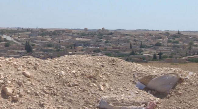 Çekilmesi gereken teröristler hendek kazıyor