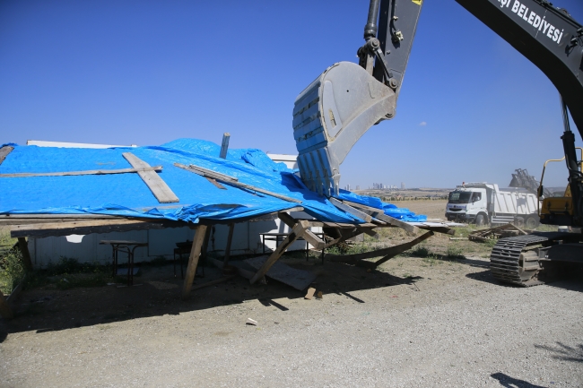 Mogan Gölü'nün çevresindeki kaçak yapılar yıkıldı