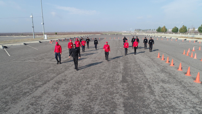 Yunus polislerinin zorlu eğitimi