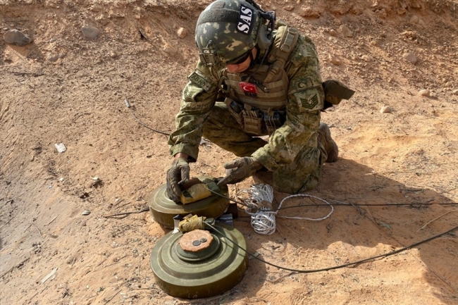 Darbeci Hafter'in tuzakladığı patlayıcılar imha ediliyor