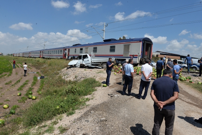 Tren çarptı, kazayı hafif sıyrıklarla atlattı