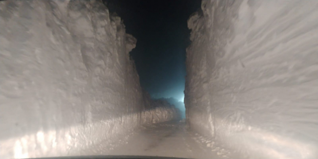 Çığ düşen yolda mahsur kalan ekipler 11 saatte hastaya ulaştı