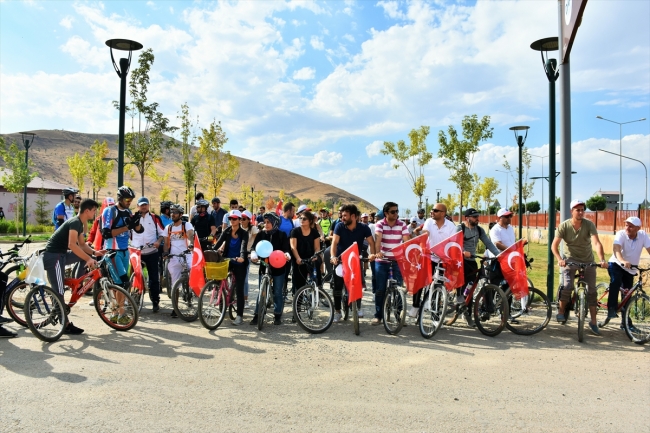 Muşlu gençler bisikletle tarihi yerleri gezdi