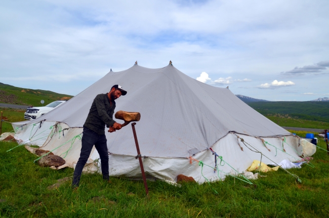 Göçerler Muş'un serin yaylalarına kavuştu