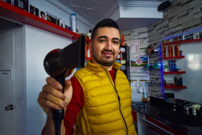 Antalya’da berberin fön makinesi alev aldı