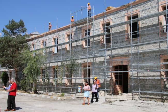 100 yıllık merdanesini müzeye bağışladı