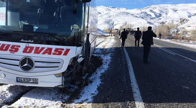 Muş'ta otobüs ile kamyonet çarpıştı: 2 ölü, 4 yaralı