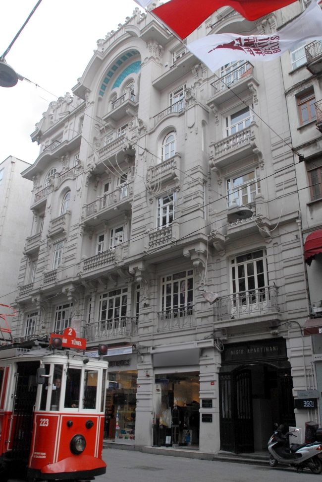 Mehmet Akif Ersoy'dan kalan tarihi hatıra: Mısır Apartmanı