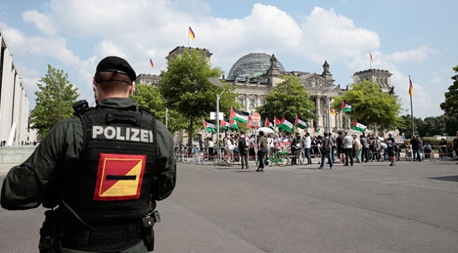Almanya'da bir grup İsrail Başbakanı Netanyahu'yu protesto etti