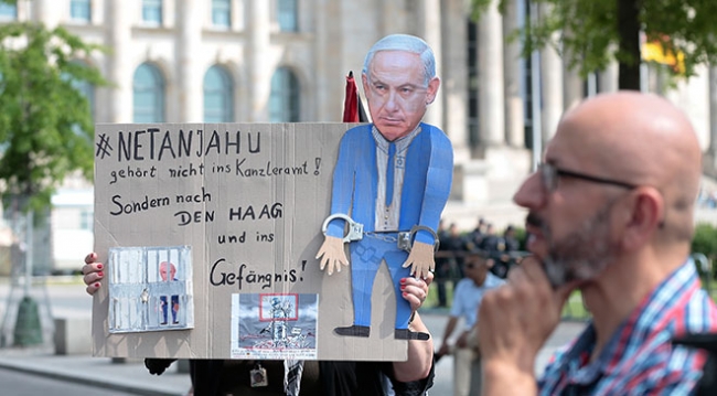 Almanya'da bir grup İsrail Başbakanı Netanyahu'yu protesto etti