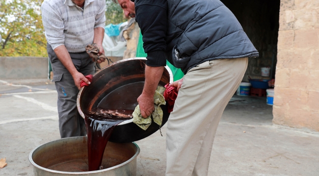 Zinnar'ın organik narları uzun uğraştan sonra 'nar ekşisi'ne dönüşüyor