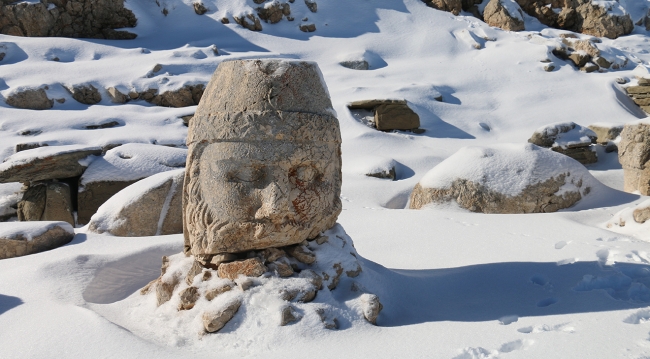 Nemrut kar altında da ilgi çekiyor