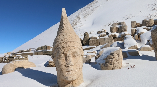 Nemrut kar altında da ilgi çekiyor