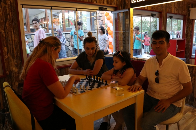 Niğde'de "Millet Kıraathanesi" hizmete açıldı