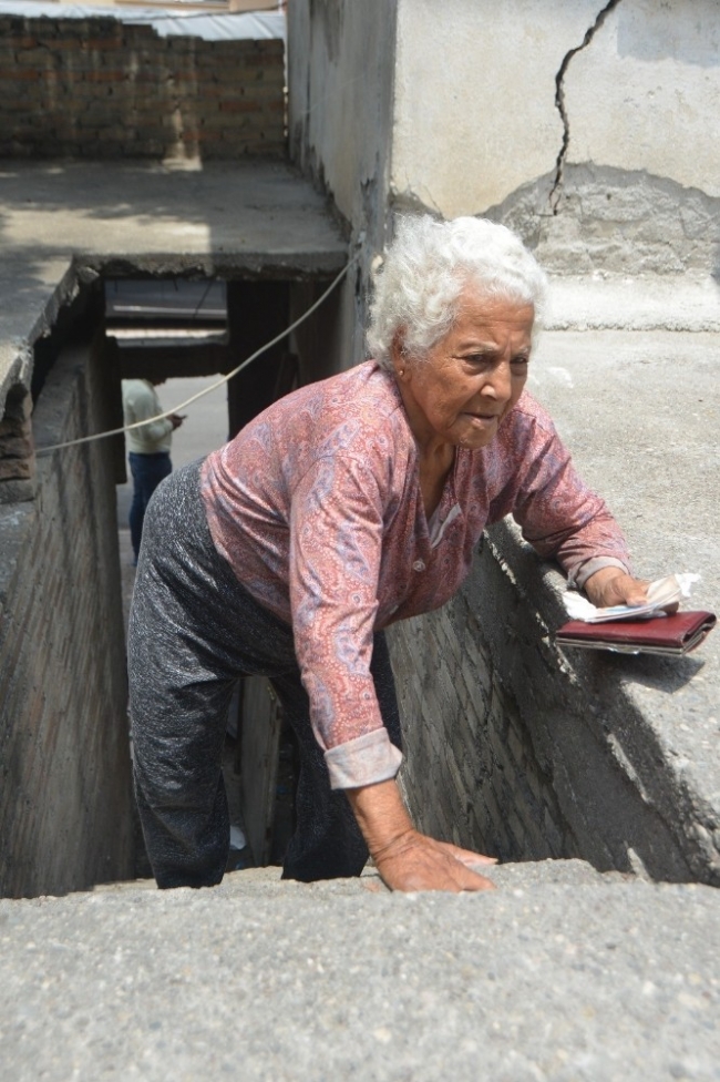 Zor şartlar altında yaşayan Nuriye Nine, özel bakım merkezine yerleştirildi