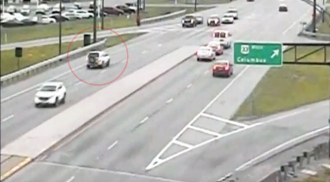 Aracını otobanda dakikalarca geri sürdü