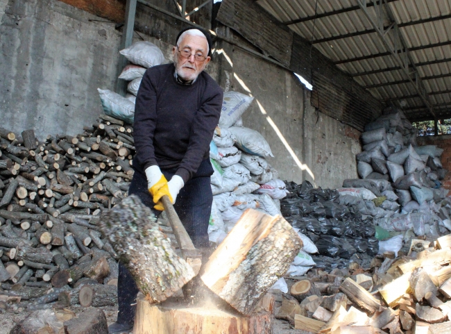 'İhtiyar Delikanlı' gençlere taş çıkarıyor
