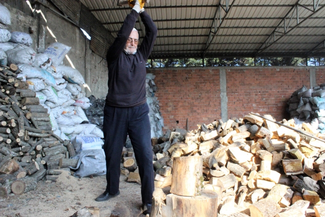 'İhtiyar Delikanlı' gençlere taş çıkarıyor