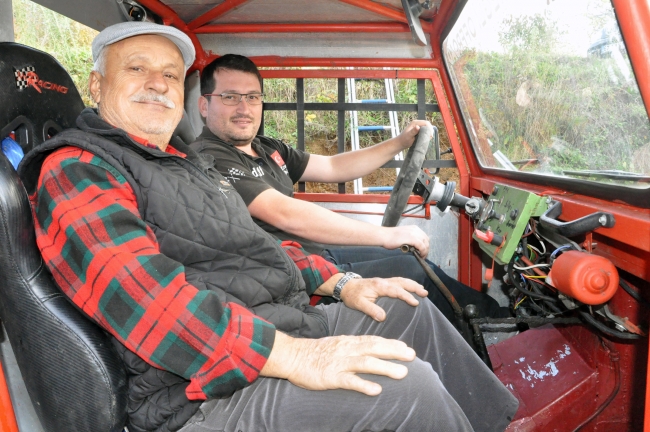 5 bin lira harcayarak yaptığı araç yarışlarda derece topluyor