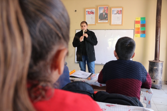 Karanlık dünyası müzikle aydınlandı