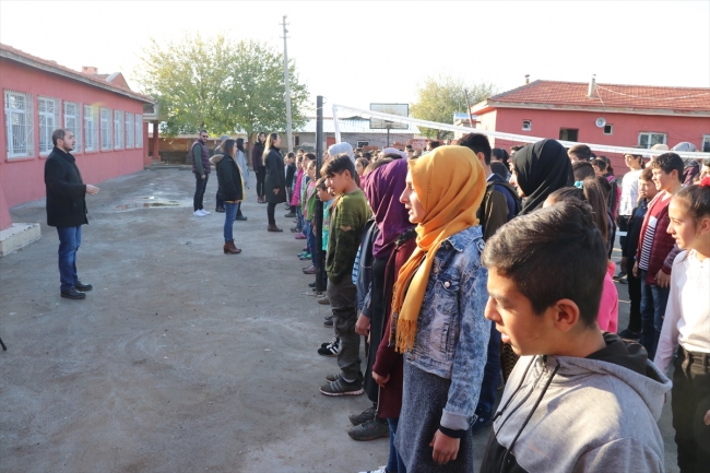 Karanlık dünyası müzikle aydınlandı