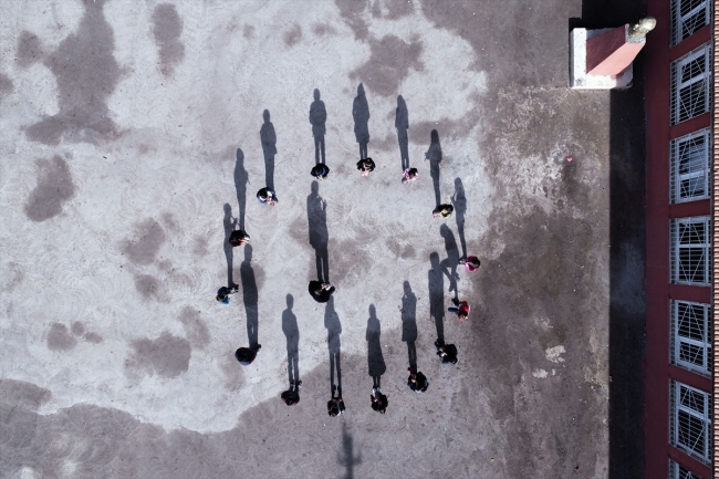 Karanlık dünyası müzikle aydınlandı