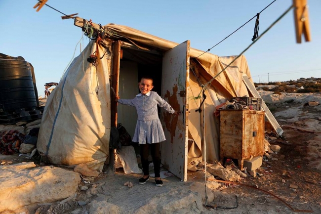 Filistin'deki öğrenciler güneşin altında ders başı yaptı