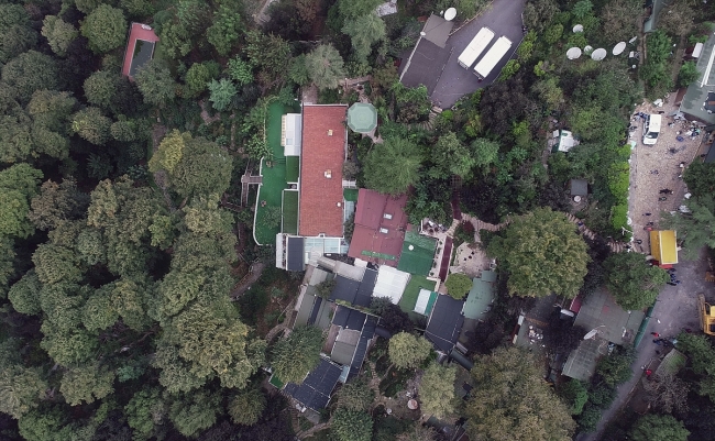 Yıkım ekipleri Adnan Oktar'ın villasında