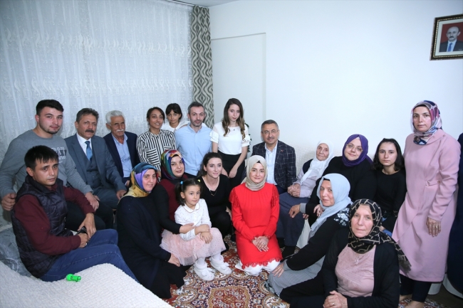 Cumhurbaşkanı Yardımcısı Fuat Oktay'dan şehit ailesine ziyaret