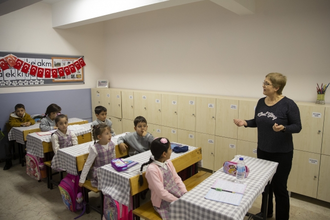 Ara tatil sona erdi, milyonlarca öğrenci ders başı yaptı