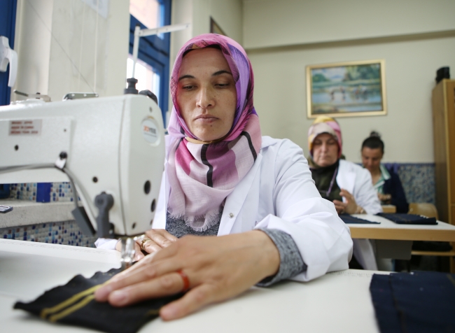 Okulda fabrika gibi üretim yapıyorlar