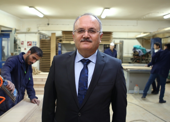 Okulda fabrika gibi üretim yapıyorlar