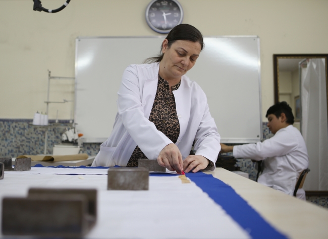 Okulda fabrika gibi üretim yapıyorlar