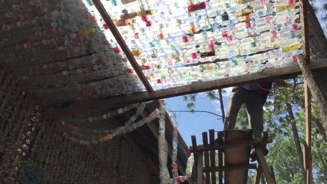 Kamboçya'nın geri dönüşüm okulu: Coconut School