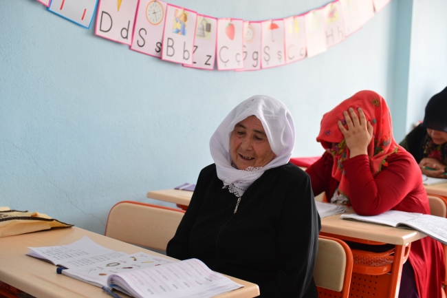 77 yaşında çocukluk hayaline kavuştu