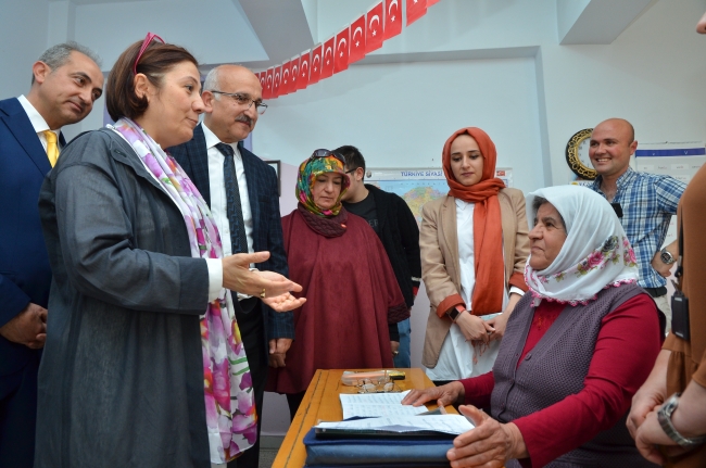 Cumhurbaşkanı Erdoğan'ın başlattığı okuma yazma seferberliğine Çorum'dan yoğun ilgi
