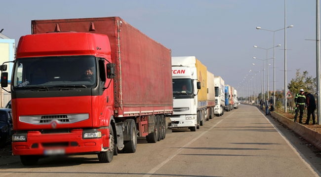 Öncüpınar Sınır Kapısı'nda tır ve kamyon yoğunluğu