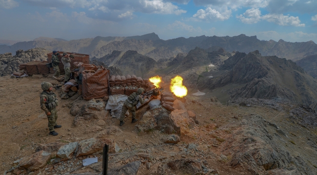 Mehmetçik Yüksekova'da teröristlere göz açtırmıyor