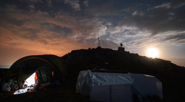 Mehmetçik Yüksekova'da teröristlere göz açtırmıyor