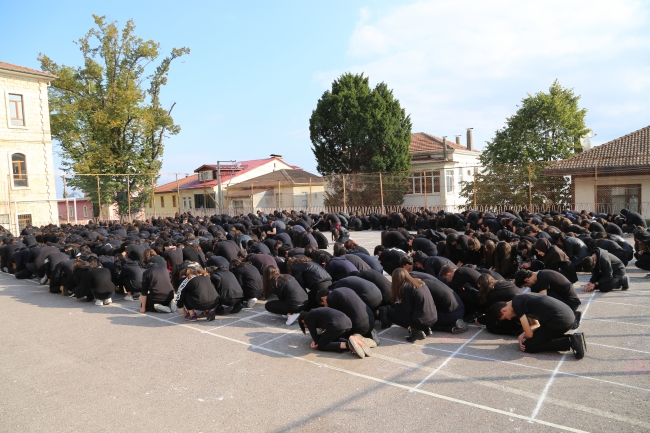 Lise öğrencilerinden 1938 ve Atatürk koreografileri