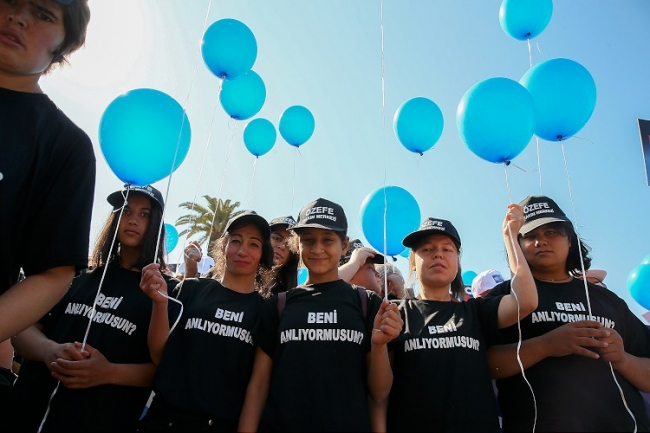 Balonlar 'otizm farkındalığı' için havalandı