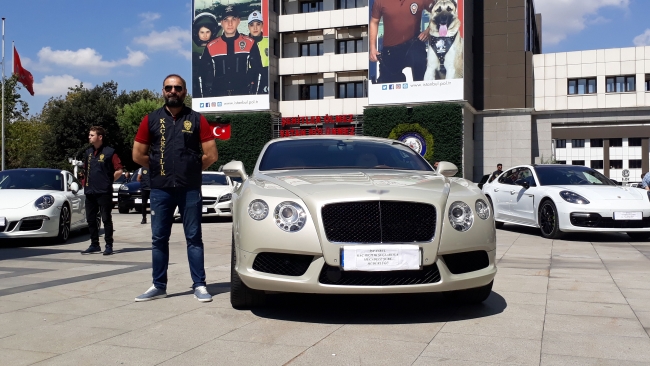 İstanbul Emniyetinin bahçesi lüks araçlarla doldu
