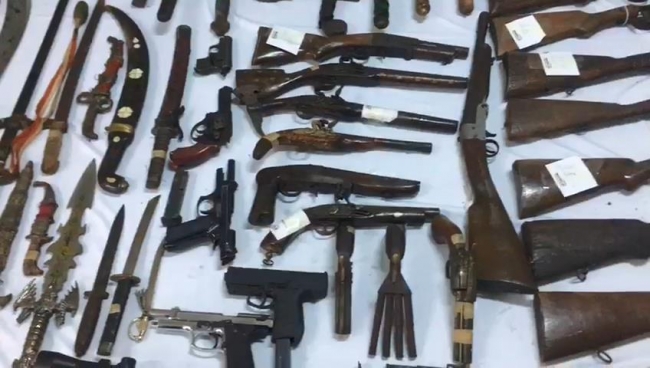 Oto lastikçiden 'cephanelik' çıktı