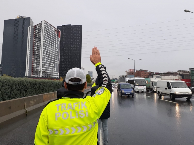 Trafikte yeni dönem: Çakar lamba kısıtlaması başladı