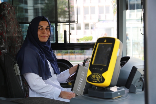 Çocukluk hayalini gerçekleştirip otobüs şoförü oldu