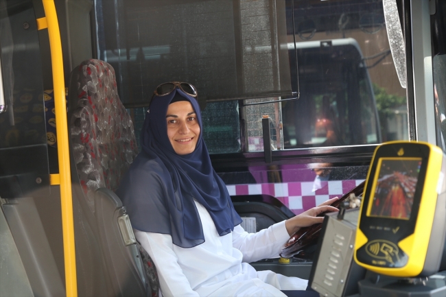 Çocukluk hayalini gerçekleştirip otobüs şoförü oldu