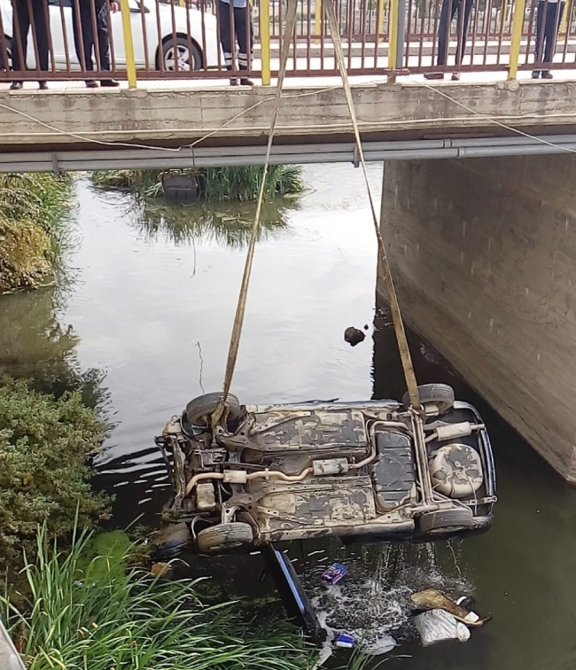Amasya'da nehre düşen araçtaki aileyi kurtardı
