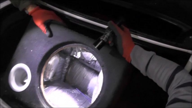 Otomobilin ses sistemi ve yedek lastiğinden uyuşturucu çıktı