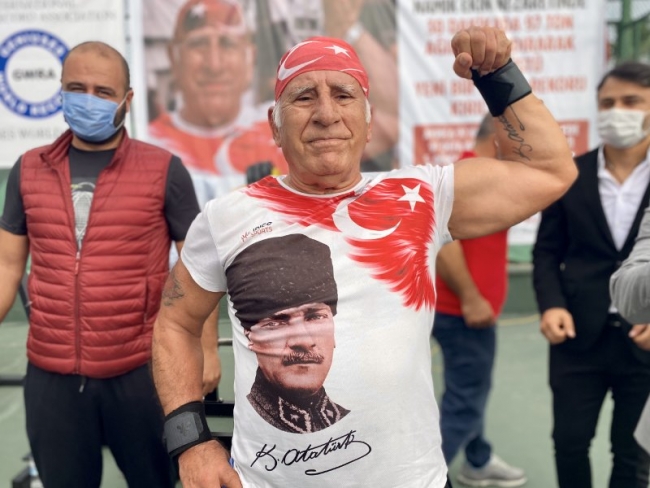 71 yaşında rekorlar kitabına girdi