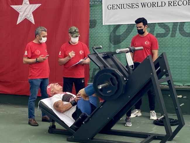 71 yaşında rekorlar kitabına girdi